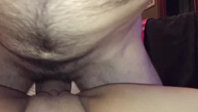 Ненасытная жёнушка с красивой жопой обожает скачки на члене, а муж любит всё это заснять