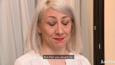 Зрелая блондинка принимает сперму в очко, после жесткого двойного вхождения