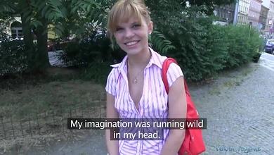 С огромным трудом, но таки уломал 18-летнюю девку соснуть писюна и дать себя трахнуть в подъезде