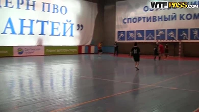 Два парня сделали из порядочной девушки шлюху, предложив ей 100$ и отпоров в раздевалке