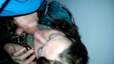 Заснял свою малую в парадном на камеру, как та работает своим грязным ротиком