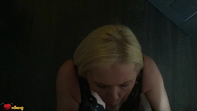 Ксюха в чулках и корсете сосет хуй своего друга прямо на мобильную камеру