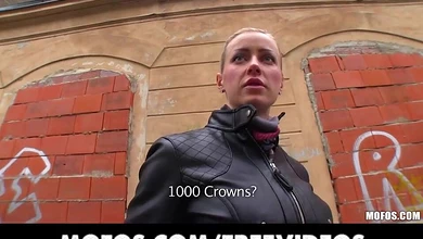 Пикапер за деньги развёл молодую девку на еблю во все дыры в дешёвой гостинке на скрипучей койке