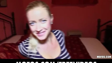 Пикапер за деньги развёл молодую девку на еблю во все дыры в дешёвой гостинке на скрипучей койке