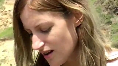 Участницы клуба "золотой дождь" выпустили подборку писсинга в самых разных местах на улице