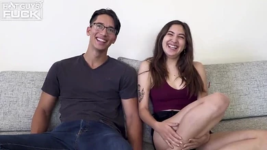 Красавчик немного перенервничал, но всё же оттрахал брюнетку прилюдно, на камеру