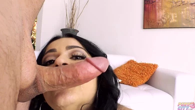 Сисястая латинка на кастинге тут же попала под хороший анальный разъёбчик