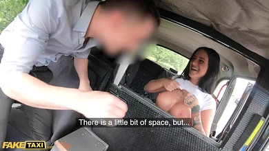 Сисястая автостопщица ожидаемо заехала на хуй