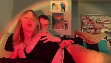 Накурились косяка и занялись на веб-камеру сексом